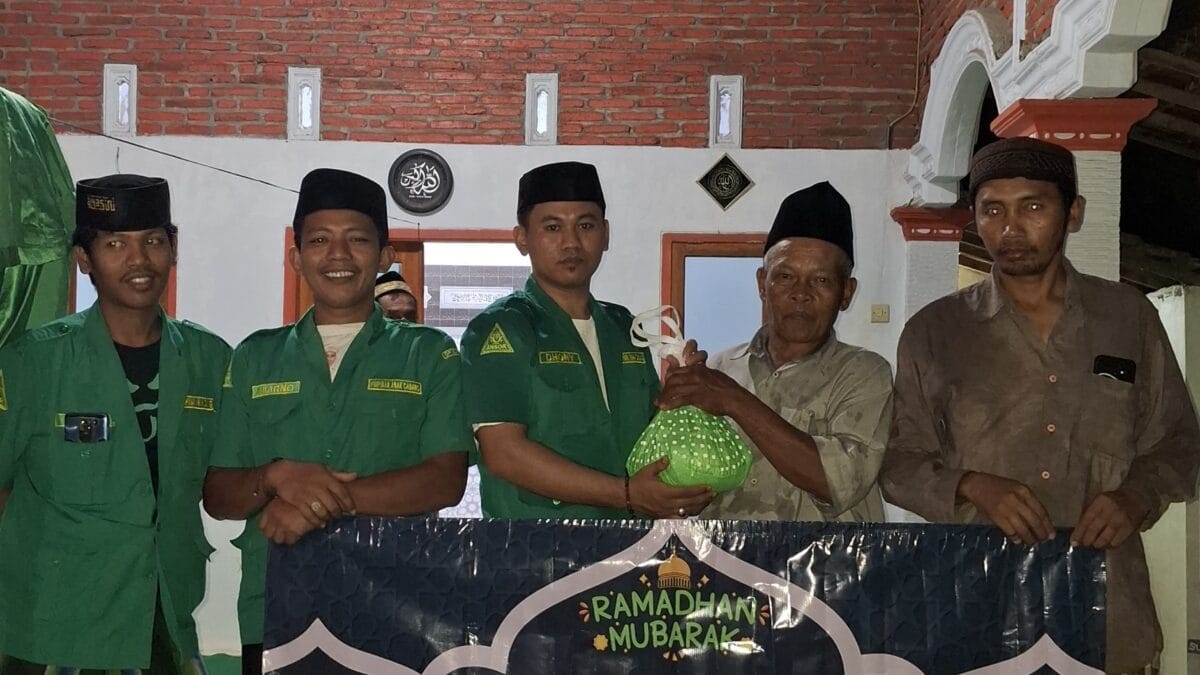 CARA ANSOR RANTING SUMBERANYAR BERBAGI ZAKAT FITRAH KEPADA DHUAFA